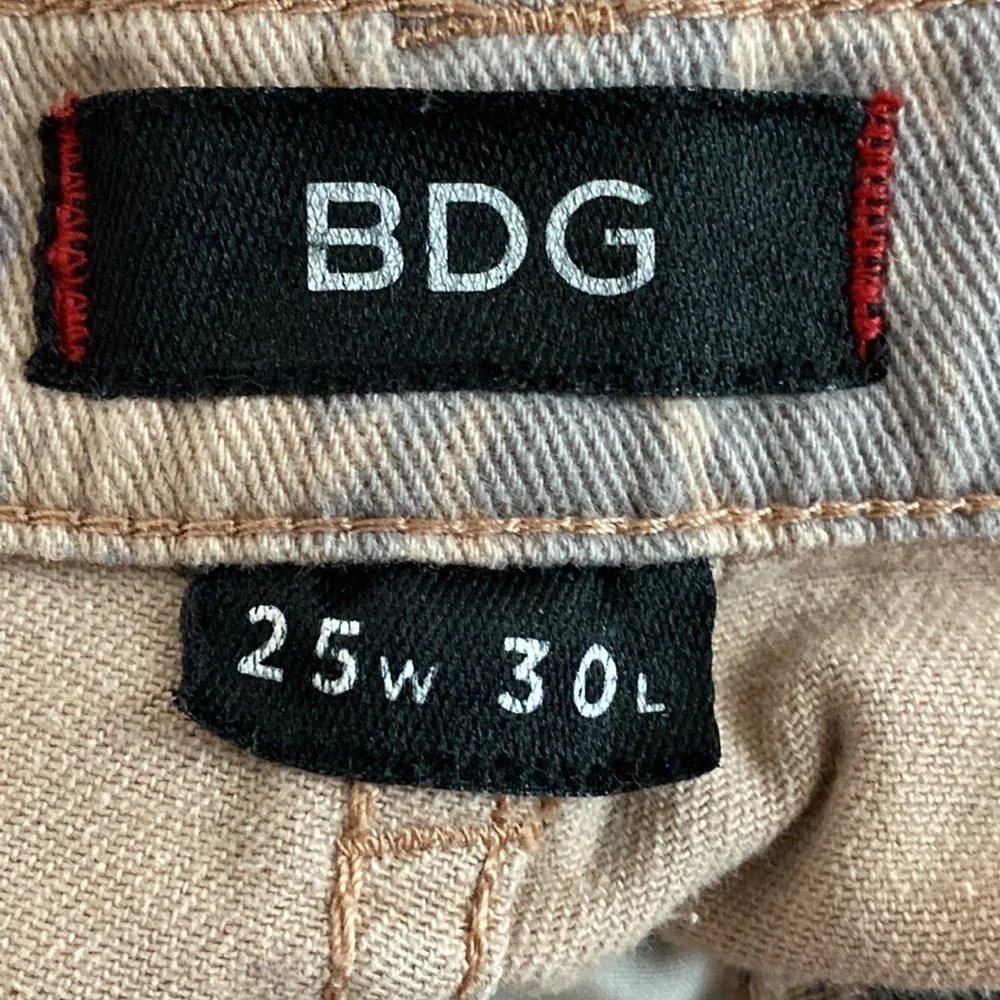 BDG Pink & Gray Damask Mid Rise Cigarette Ankle Jeans Size 25W 30L - Picture 9 of 10